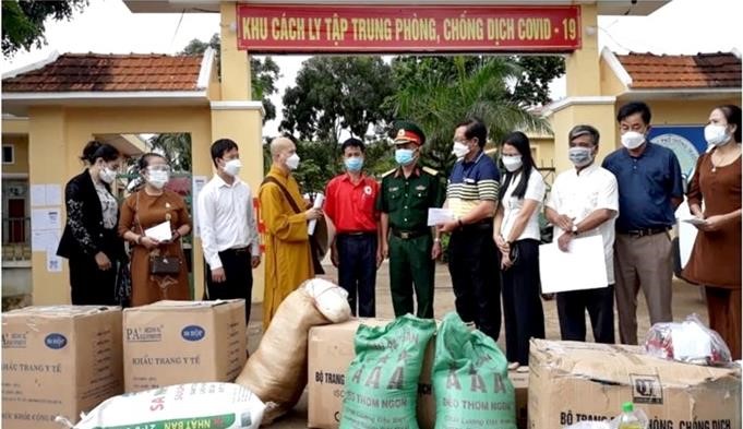 Buddhist dignitaries send supports to frontline forces fighting Covid-19 pandemic
