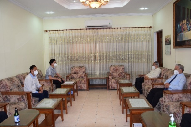 Government religious committee official visits Vietnam Evangelical Church (South)