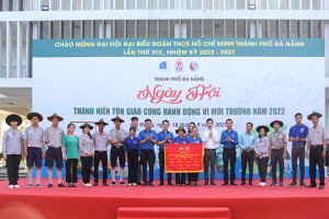 Religious youth in Da Nang actively get involved in environmental protection