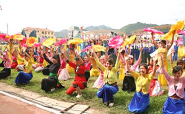 Care for religious work, build national unity in Hoa Binh Province