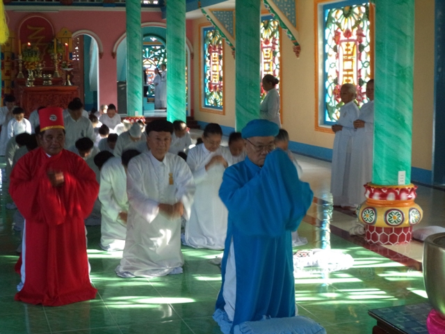 Tay Ninh province: Long Vinh Caodai parish installs worshipping symbol of Divine Eye