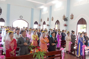 Catholic parish in Tien Giang holds feast of holy family for couples