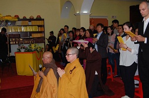 Peace prayers by Vietnamese Buddhists in Hungary 