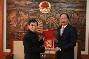 GCRA representative receives Cultural Counselor of China