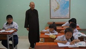 Religious organizations in Long An raise VND 50 billion for education promotion