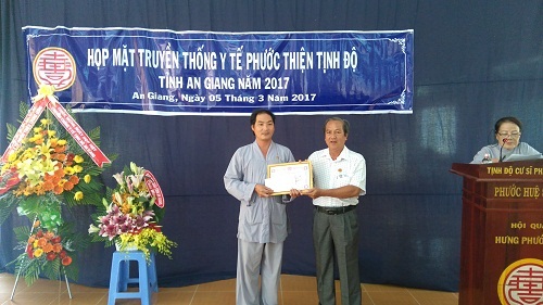 Pure-Land Buddhist Association holds meeting on medical charities in An Giang province