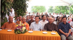 Former President Trương Tấn Sang joins charity program in Long An