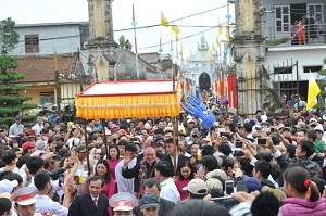 Vatican Archbishop visits Catholic parish in Hai Phong diocese