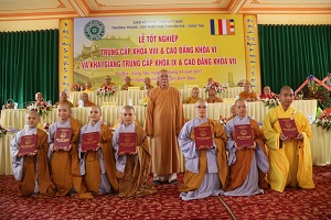 284 monks, nuns in Ba Ria – Vung Tau receive graduation certificates