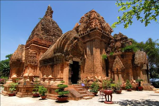 Ponagar Tower Festival opens in Khanh Hoa