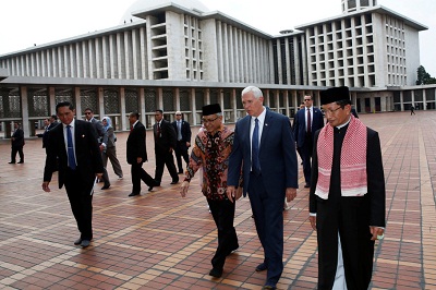 VP Pence Tours Southeast Asia's Biggest Mosque