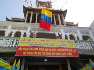 Caodai parish in Can Tho city installs worshipping symbol for new Divine Mother temple