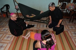 Vatican Archbishop visits Catholic parish in Phu Cuong Diocese 