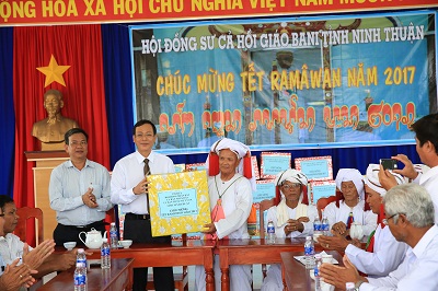 Ninh Thuan authorities congratulate Ramuwan New Year festival of Cham Muslims