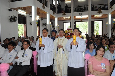 Binh Dien parish in Hue Archdiocese inaugurates its new church