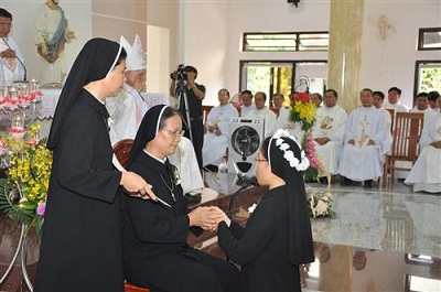 Xuan Loc Congregation of Holy Cross Lovers holds perpetual vow ceremony