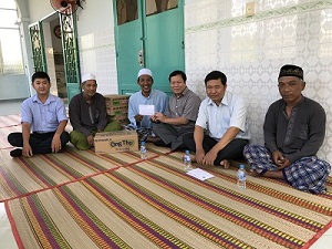 Religious Committee in Binh Duong pays a Ramadan visit to Al Muttaquin mosque