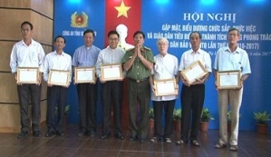 Quang Ninh Public Security honors typical Catholics