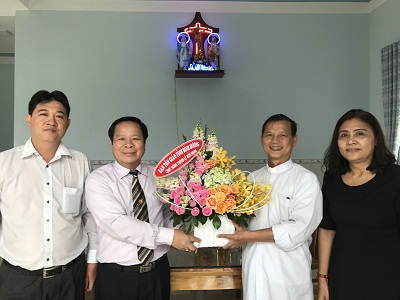 Religious committee in Binh Duong extends congratulations to Priest Chairman of Catholic Solidarity Committee on Feast Day of Saint John the Baptist 