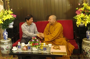 Singapore’s PAP Chairman visits Quan Su pagoda