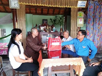 Buddhist Chapter in Quang Binh extends visits to families of war invalids, martyrs