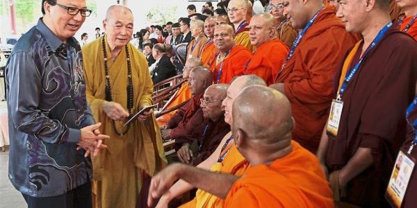  Over 300 take part in global Buddhist summit 