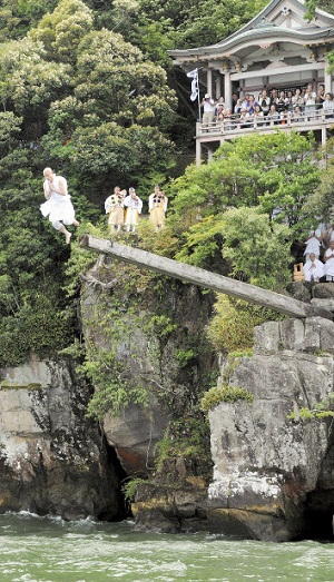 12 monks leap from 7-meter high beam into Lake Biwa as part of Buddhist ritual