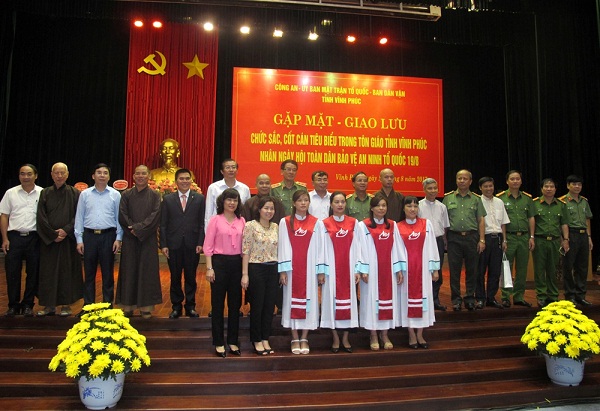 Vinh Phuc provincial authorities holds meeting with religious