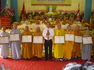 Buddhists honored for social charities in Tien Giang