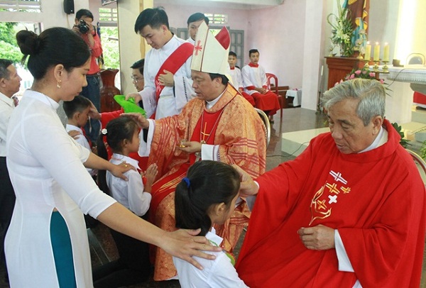 Confirmation ceremony held in Huong Phuong parish