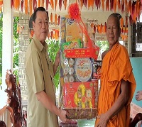 An Giang provincial leader pays visits to Khmer pagodas ahead of Sene Dolta festival