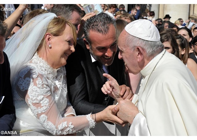 Pope sets up new Institute for Marriage and Family Sciences