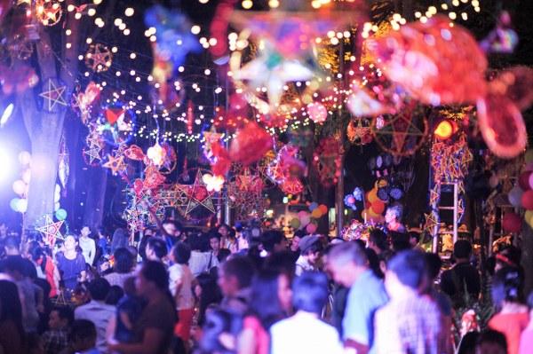 Famous artists celebrate mid-autumn festival in Hanoi