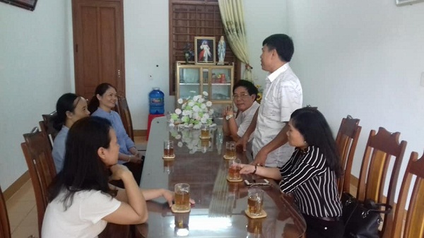 Religious Committee in Quang Binh visits charitiable Center of Catholic Congregation 