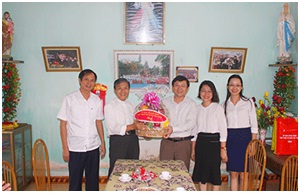 VFF Vice President visits Catholic church in Ninh Binh