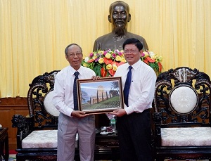 Da Nang city authorities extend congratulations to Baha’i community