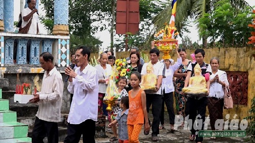 Kathina Robe offering held in SeRayMeang Kolsakor Temple in An Giang