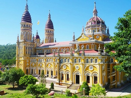 Eight magnificent Catholic churches in Nghe An
