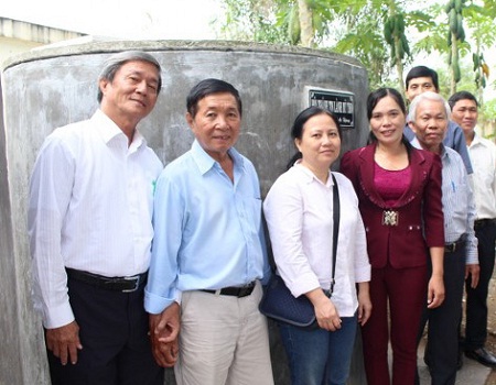 Protestant chapters in Tien Giang bring clean water to local pupils 