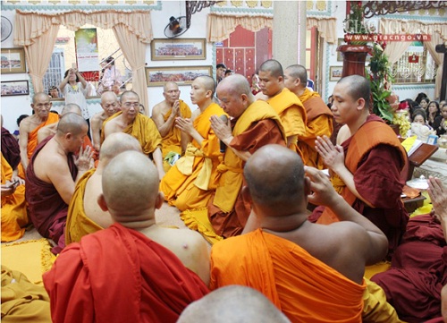 Kathina offering ceremony held in Pho Minh Pagoda