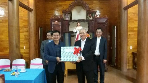  Leader of Quang Binh provincial government meets with Bishop of Vinh