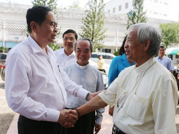 Fatherland Front leader visits Long Xuyen diocese ahead of Christmas