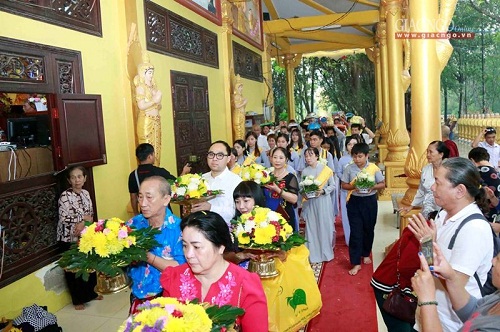 Kathina Robe offering held in Phuoc Son Monastery