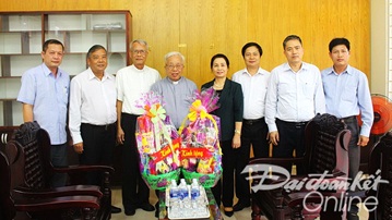 VFF Vice Chairwoman meets Catholic dignitaries in Ba Ria – Vung Tau 