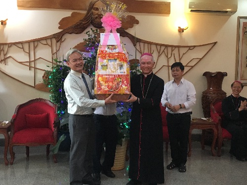 Dong Nai provincial leader extends Christmas greetings to local Catholics