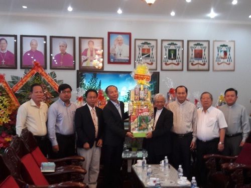 Government religious committee extends Christmas visit to Long Xuyen diocese