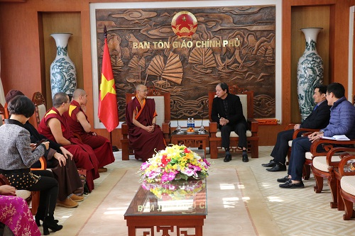 Representative from GCRA receives Bhutan Buddhist delegation