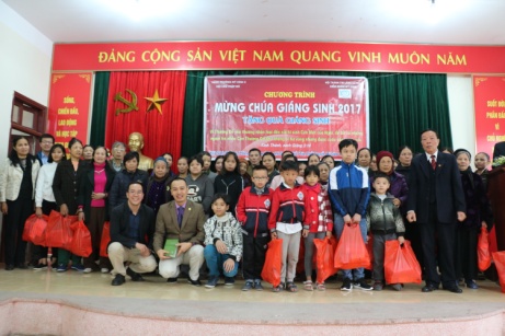 Christmas gifts presented to disadvantaged children in Hanoi