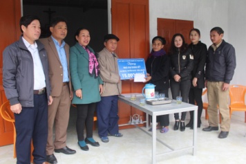 Local authorities of Thach Kim commune in Ha Tinh assist poor Catholic families in building houses