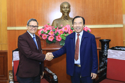 VFF leader receives Vietnam Christian Fellowship Church delegation